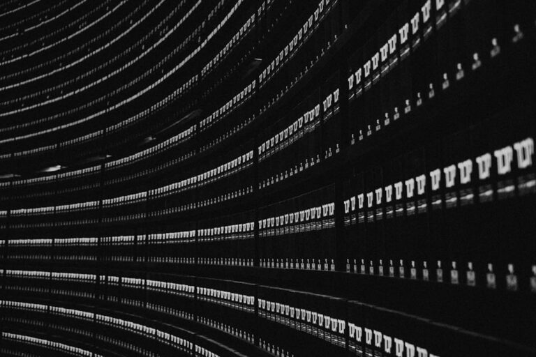 Hybrid Analytics Architectures: Balancing AI and Traditional Methods